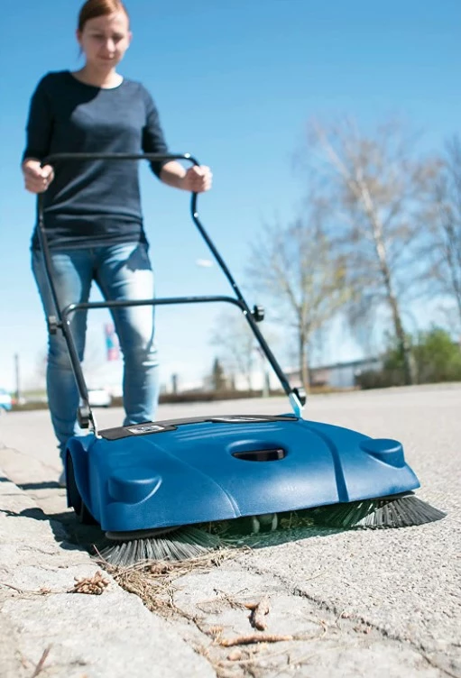 Balayeuse Mécanique Scheppach S700 - Largeur 700 mm - Bac de 16 Litres - Idéal pour Bâtiment et Jardin – Image 5