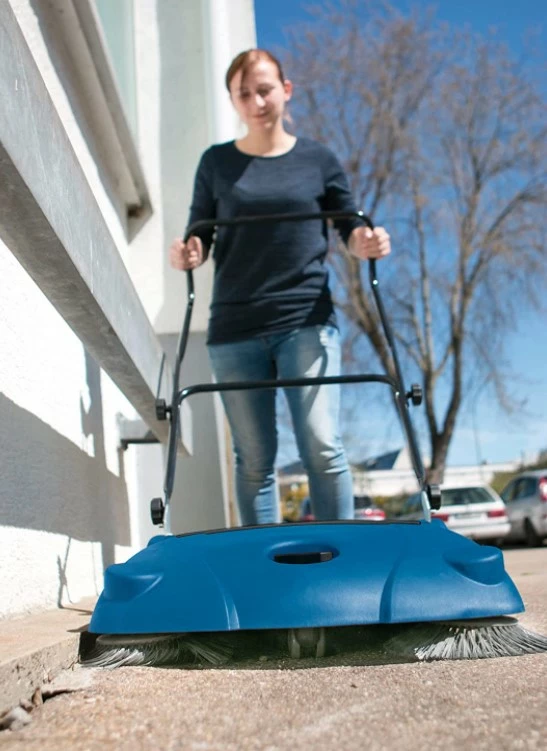 Balayeuse Mécanique Scheppach S700 - Largeur 700 mm - Bac de 16 Litres - Idéal pour Bâtiment et Jardin – Image 6