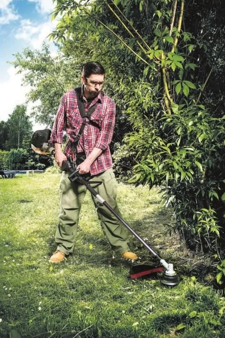 Scheppach MFH3300-4P Outil Multi-fonction 4 En 1 | Moteur 2 Temps 51,7 Cm³ | Coupe-bordure, Débroussailleuse, Taille-haie, Élagueuse – Image 5