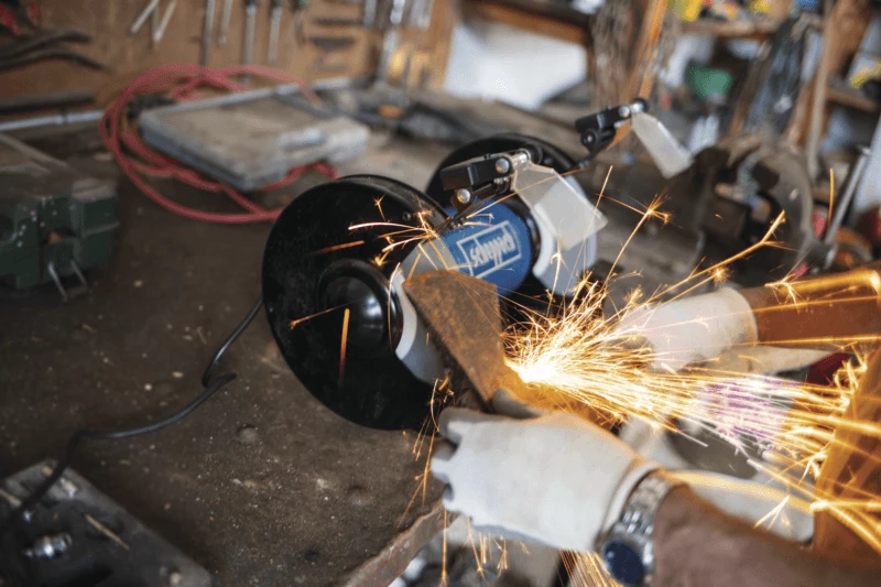 Scheppach SM200L Touret à Meuler 500 W avec Meule Ø 200 Mm - Idéal pour Bois, Métal et Bâtiment – Image 4