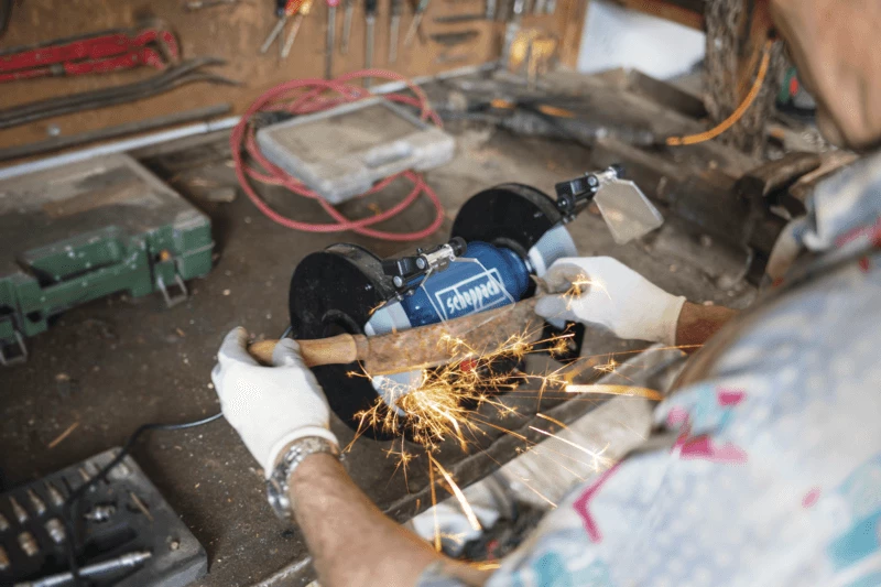 Scheppach SM200L Touret à Meuler 500 W avec Meule Ø 200 Mm - Idéal pour Bois, Métal et Bâtiment – Image 5