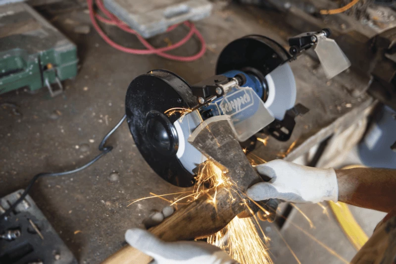 Scheppach SM200L Touret à Meuler 500 W avec Meule Ø 200 Mm - Idéal pour Bois, Métal et Bâtiment – Image 3